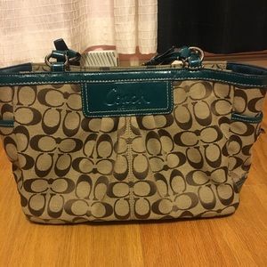 Coach Handbag C’s logo print